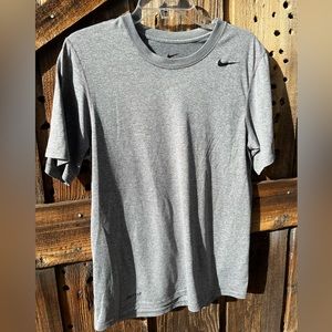 Nike Men's Training T-Shirt Dri-Fit Short Sleeve Gray Athletic Shirt